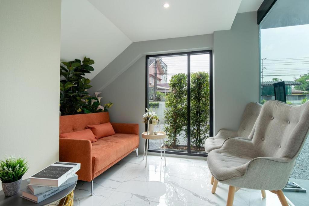 Resort Bangphlat Bangkok Bagian luar foto