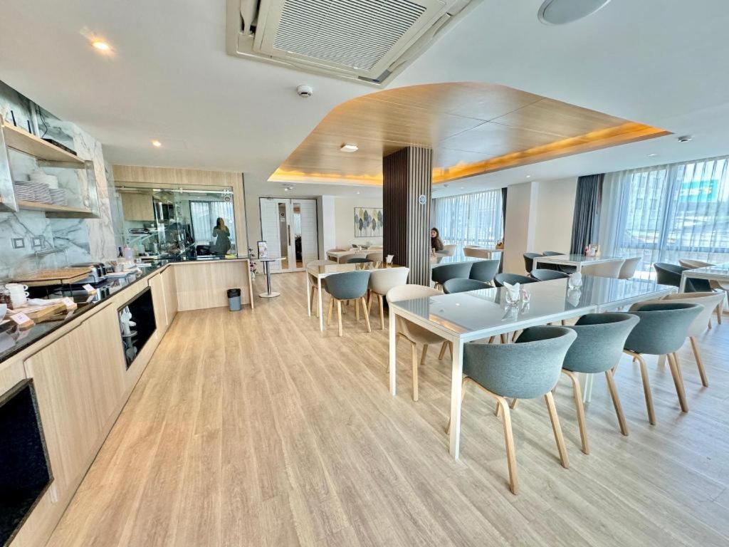 Resort Bangphlat Bangkok Bagian luar foto