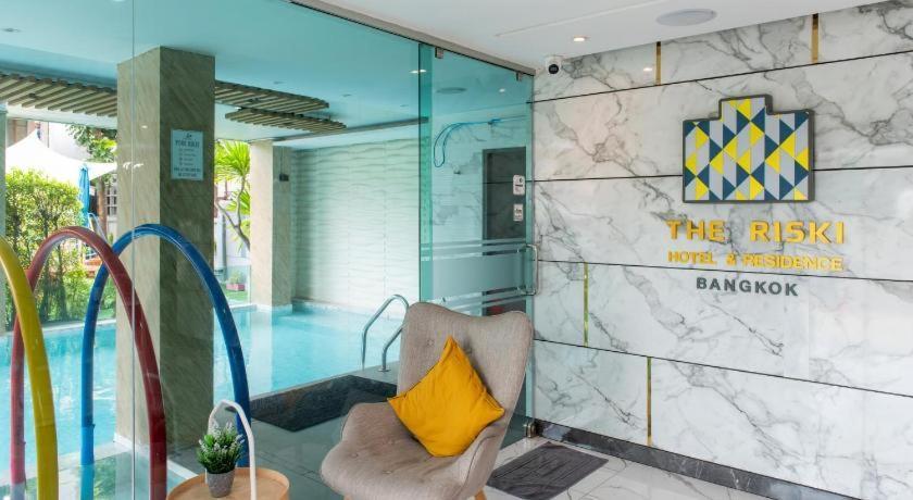 Resort Bangphlat Bangkok Bagian luar foto