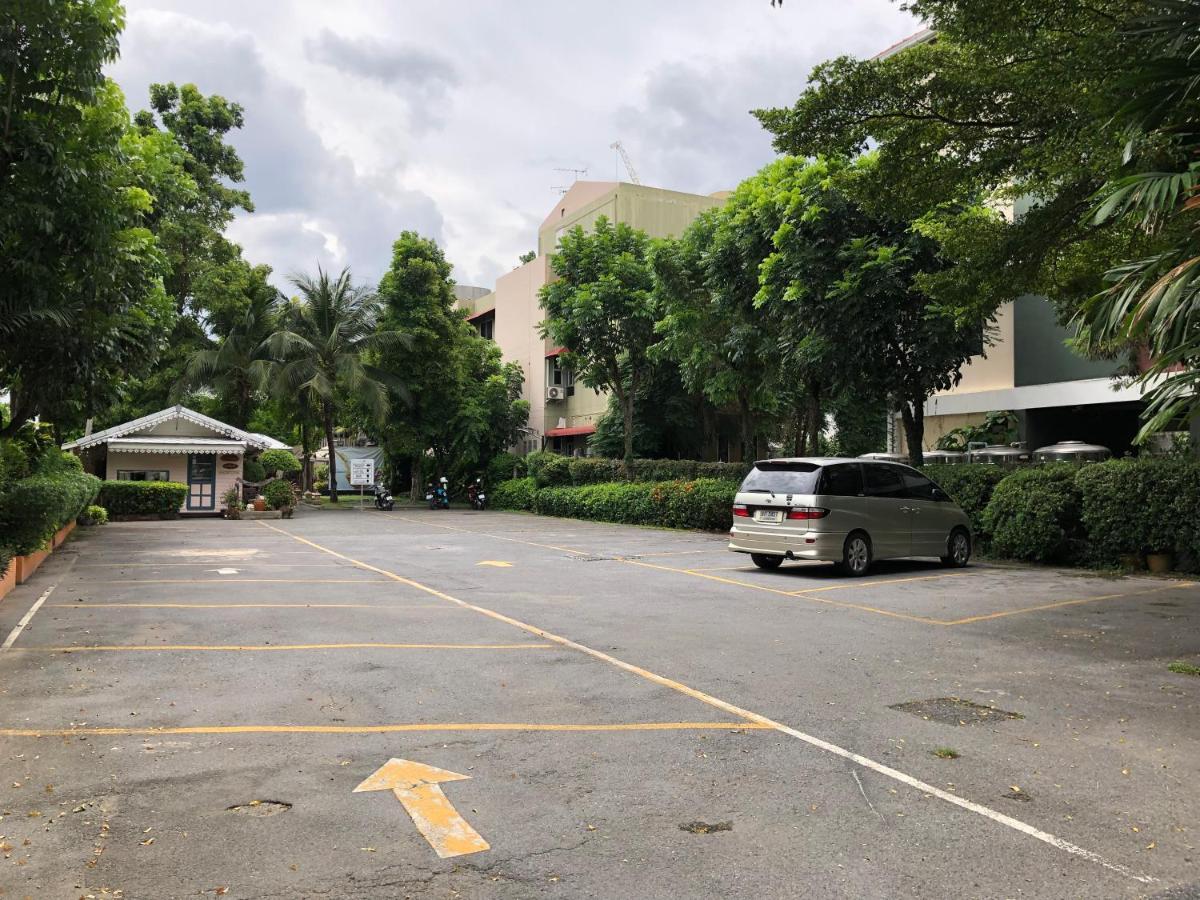 Resort Bangphlat Bangkok Bagian luar foto