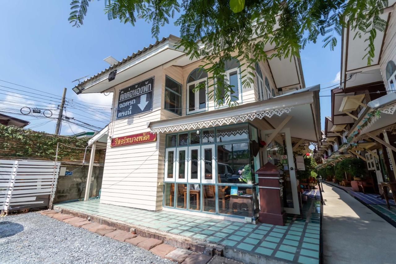 Resort Bangphlat Bangkok Bagian luar foto