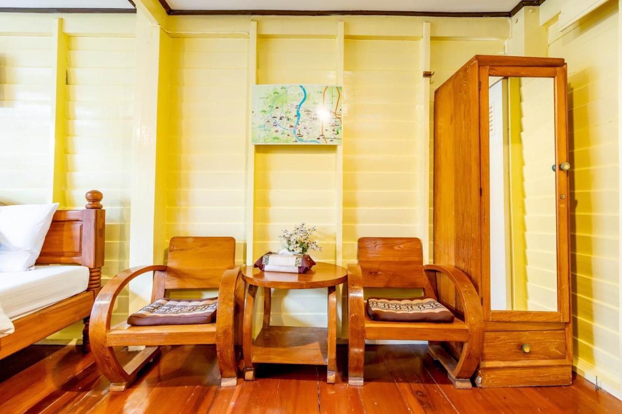 Resort Bangphlat Bangkok Bagian luar foto