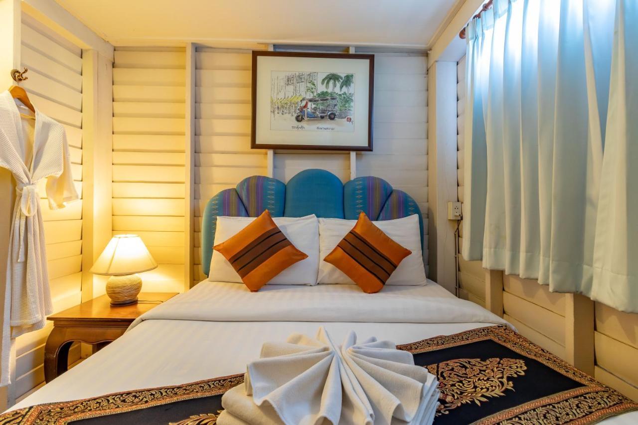 Resort Bangphlat Bangkok Bagian luar foto