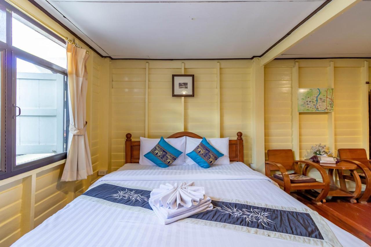 Resort Bangphlat Bangkok Bagian luar foto