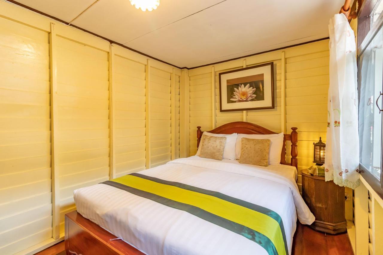 Resort Bangphlat Bangkok Bagian luar foto